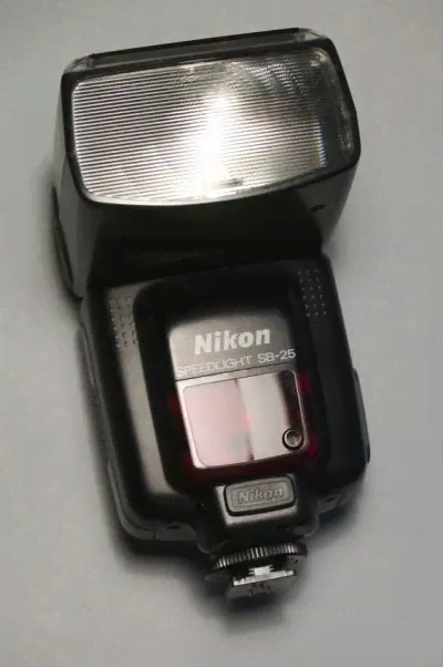 Вспышка Nikon SB-25