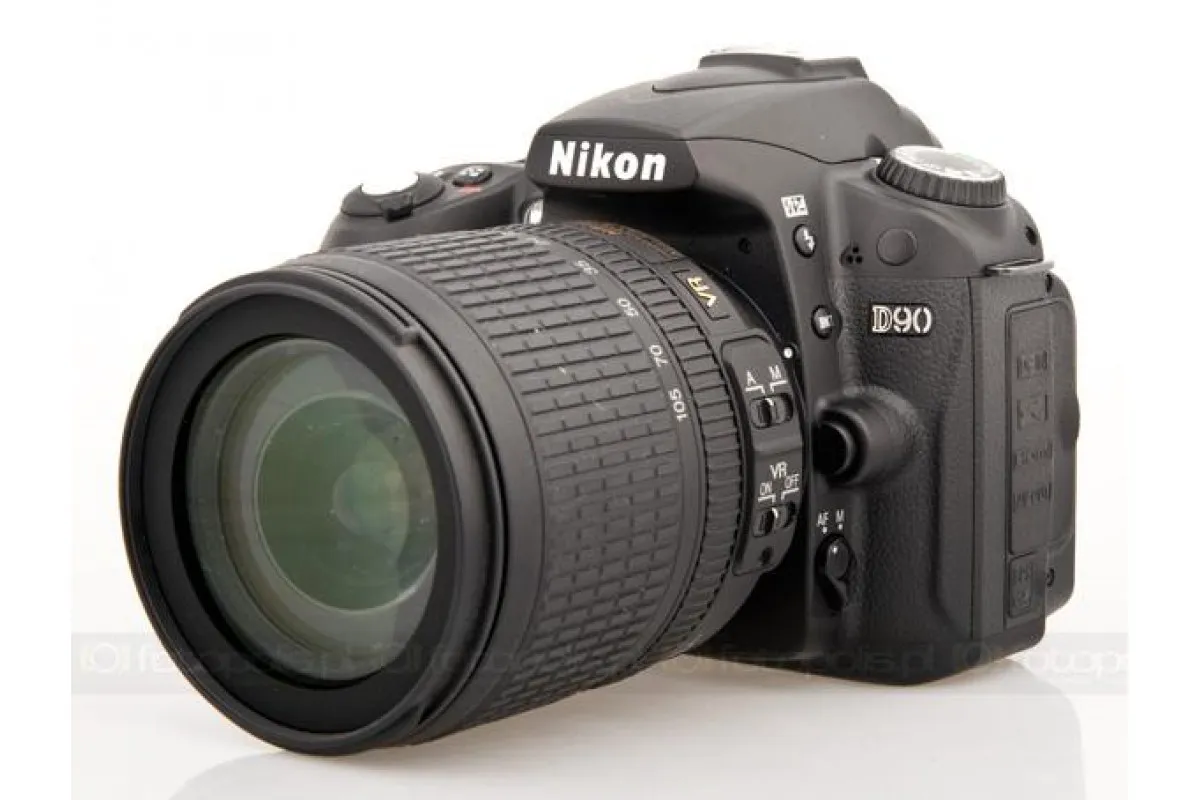 Nikon D90 Kit 18-105