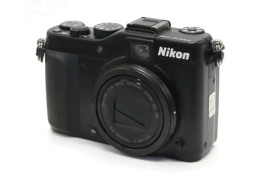 Nikon Coolpix P7000-1
