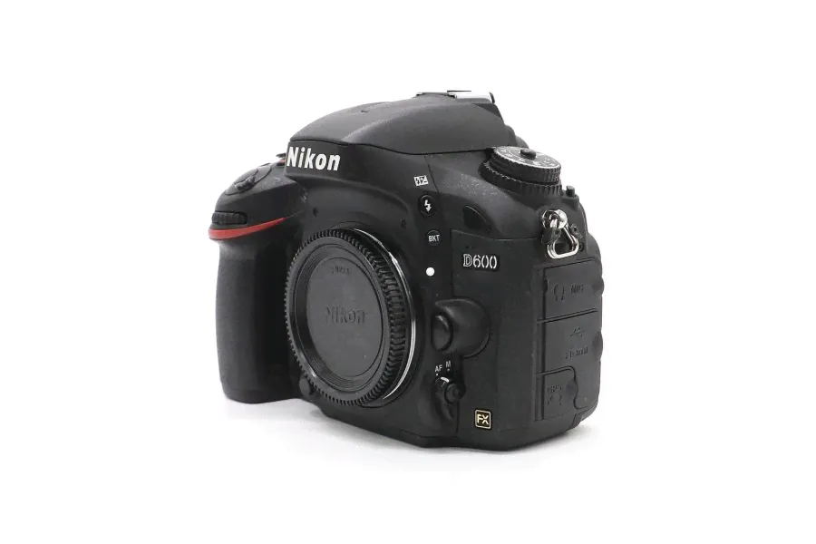 Nikon D600 body (пробег 4025 кадров)-1