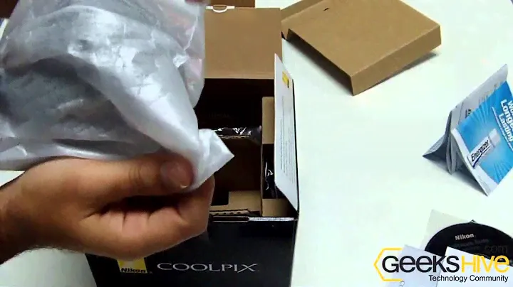 Nikon Coolpix L110 12.1 MP Digital Camera (L110 Black) unboxing by geekshive.com