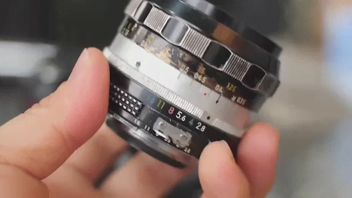 Manual lens Nikon 24mm f2.8