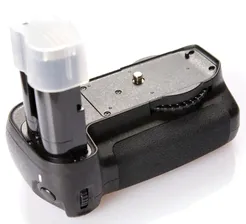 Многофункциональная аккумуляторная рукоятка Phottix BG-D90 для Nikon D80, D90 (Батарейный блок Nikon MB-D80)